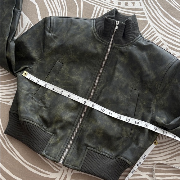 PRETTY LITTLE THING faux leather bomber jacket - Picture 7 of 9